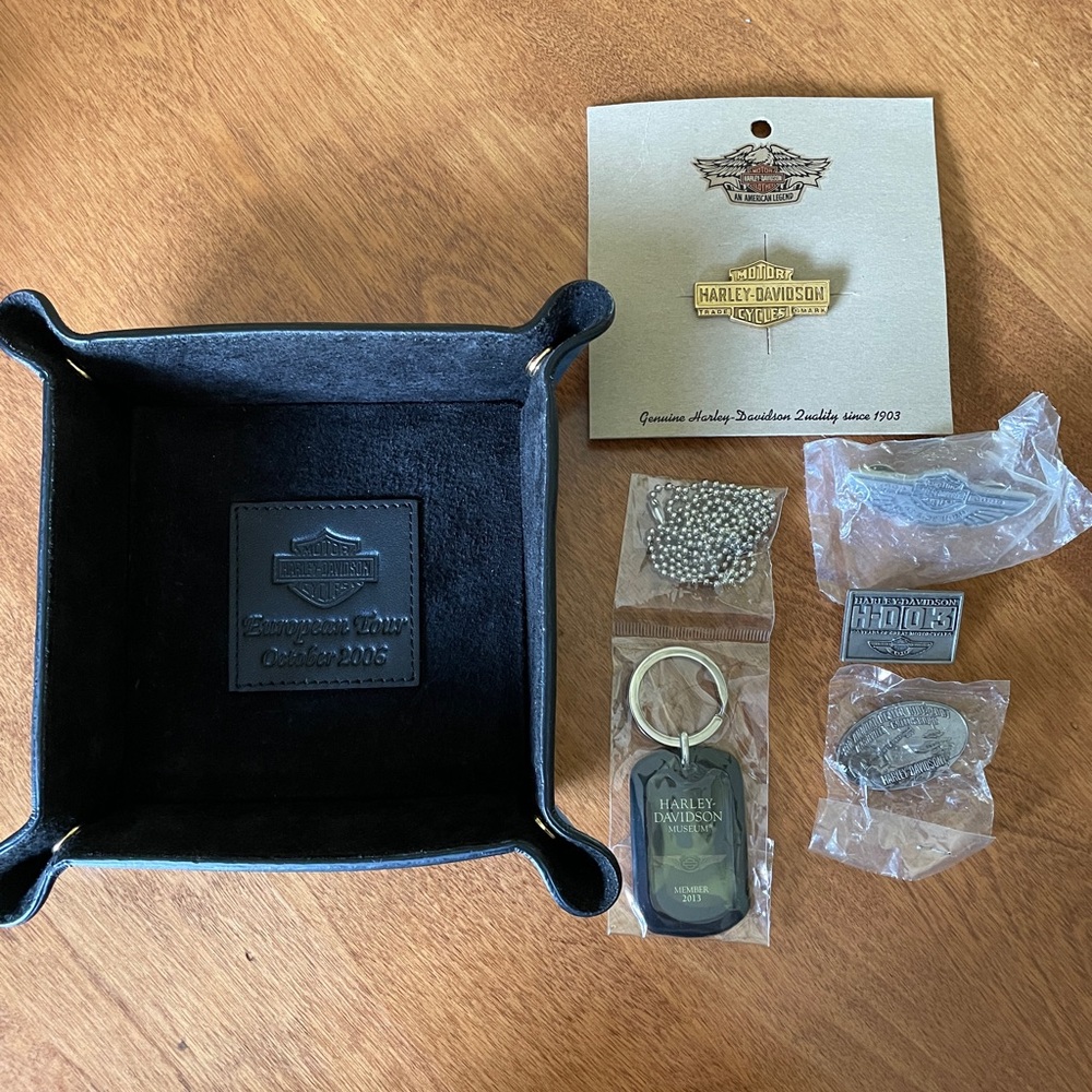 Harley-Davidson Black Leather Valet Tray with Keychain and Pins